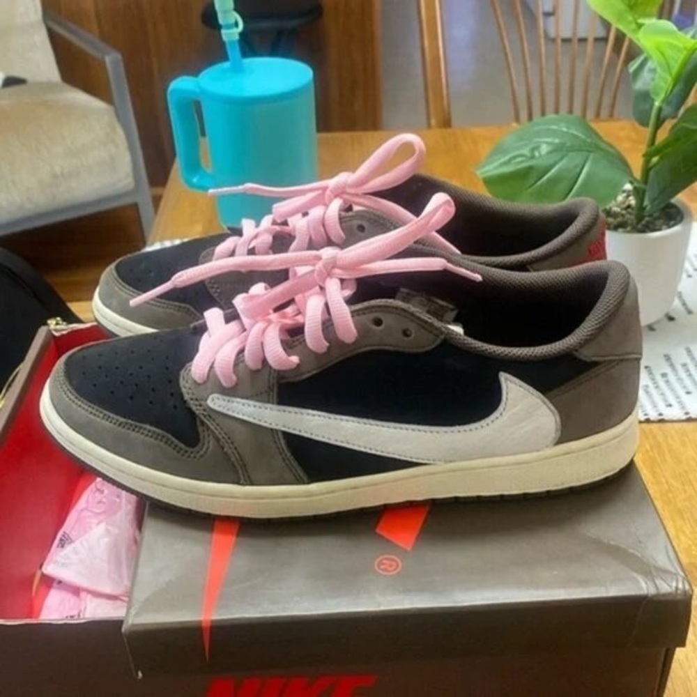 Travis Scott jordan 1